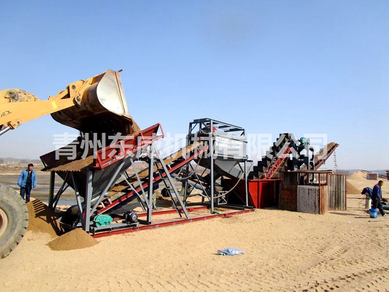 菏澤挖斗式篩沙洗沙機使用現場